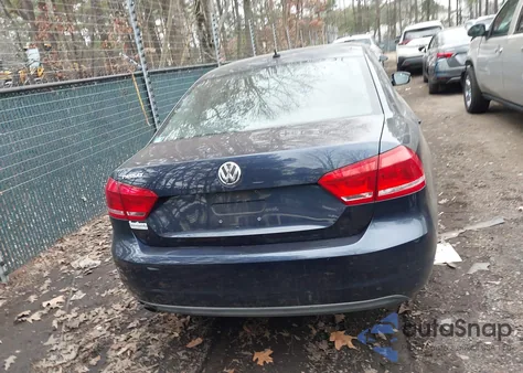 2014 Volkswagen Passat 2.5L S z USA, uszkodzony, nr VIN 1VWAP7A30EC003467
